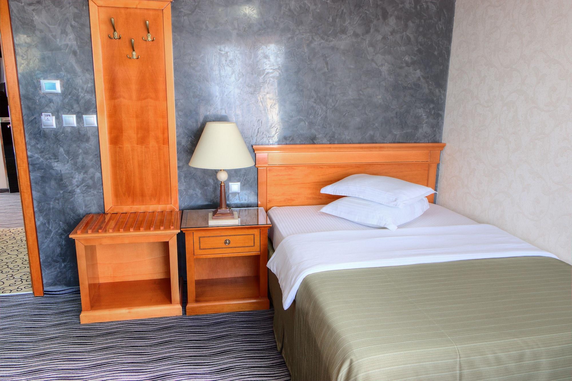 Hotel Oltenia Крайова Экстерьер фото