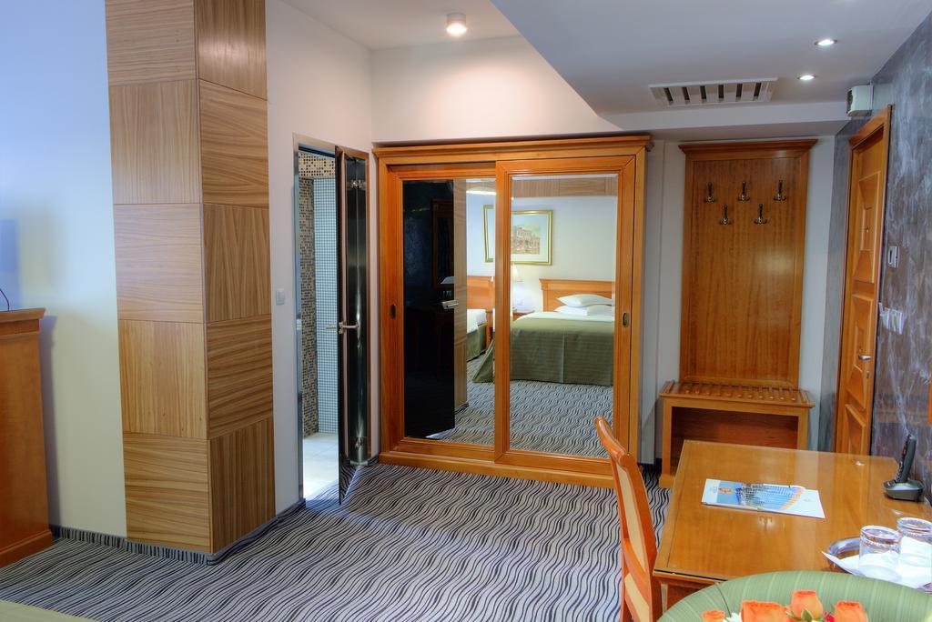 Hotel Oltenia Крайова Экстерьер фото