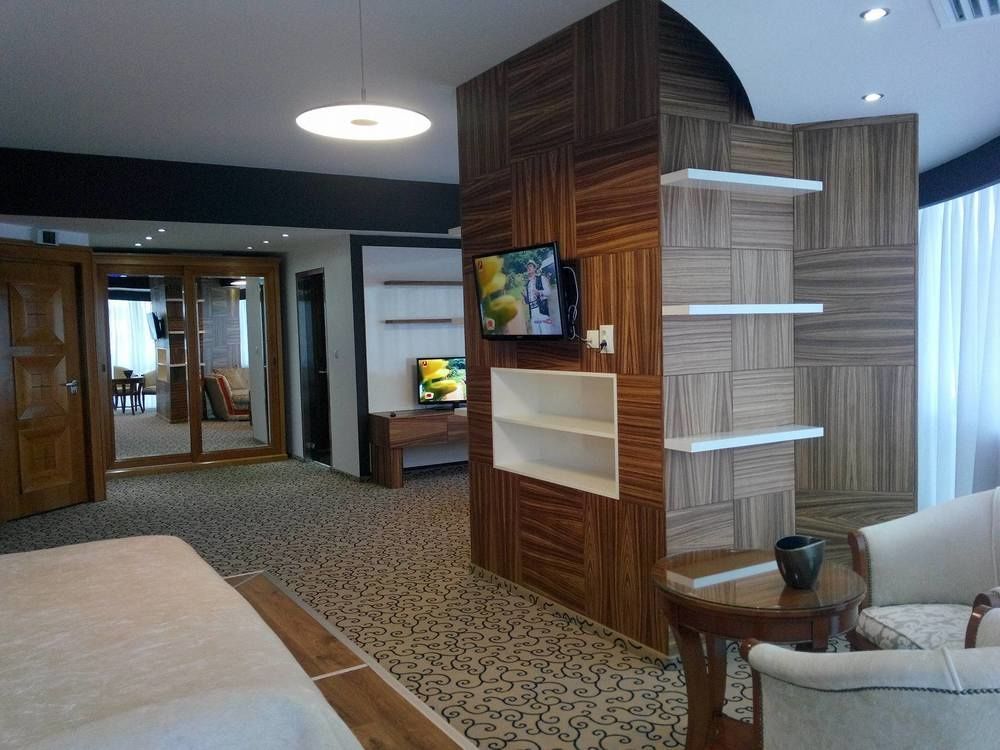 Hotel Oltenia Крайова Экстерьер фото